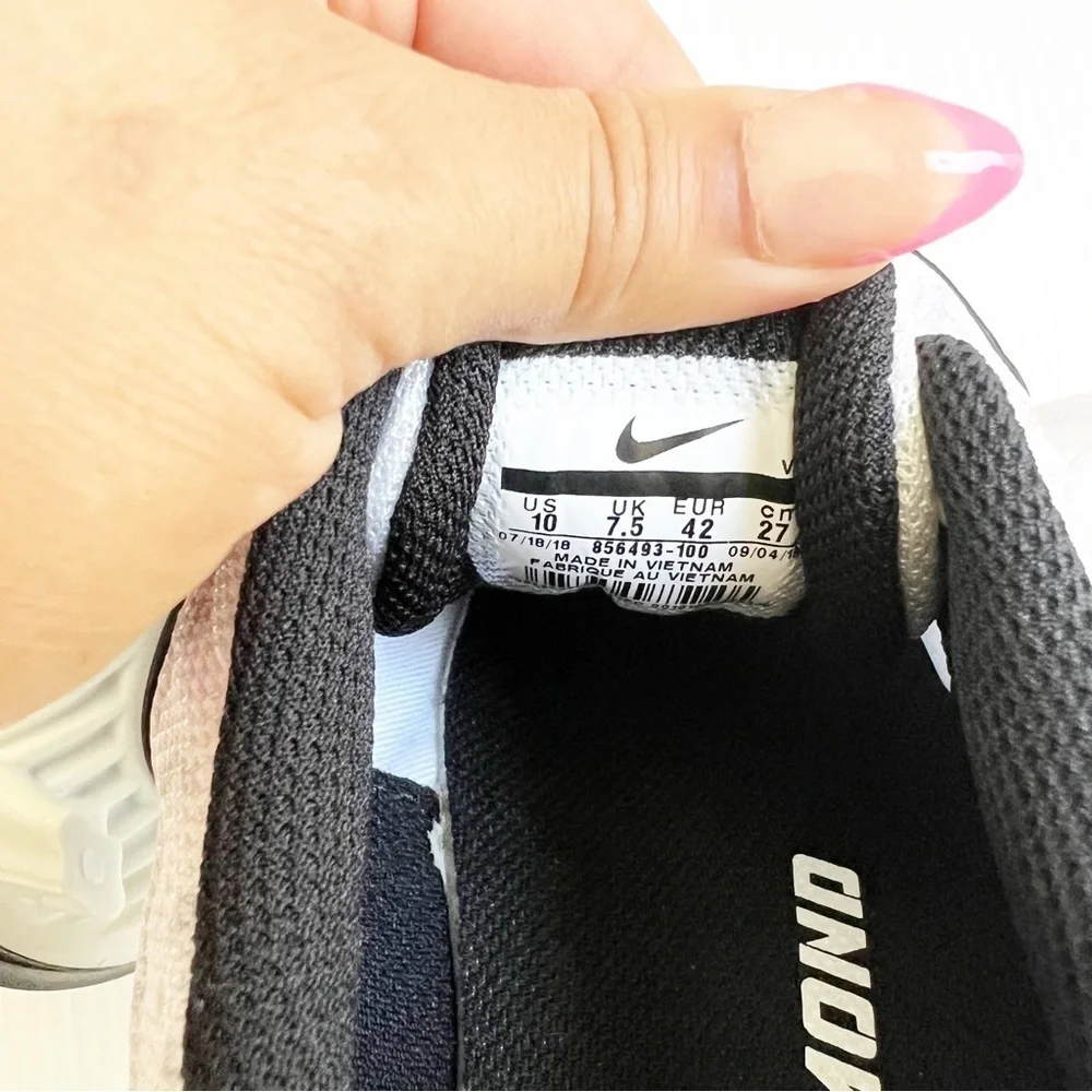 Nike- NEW Women’s Lunar Hyperdiamond 2 Pro Size 10